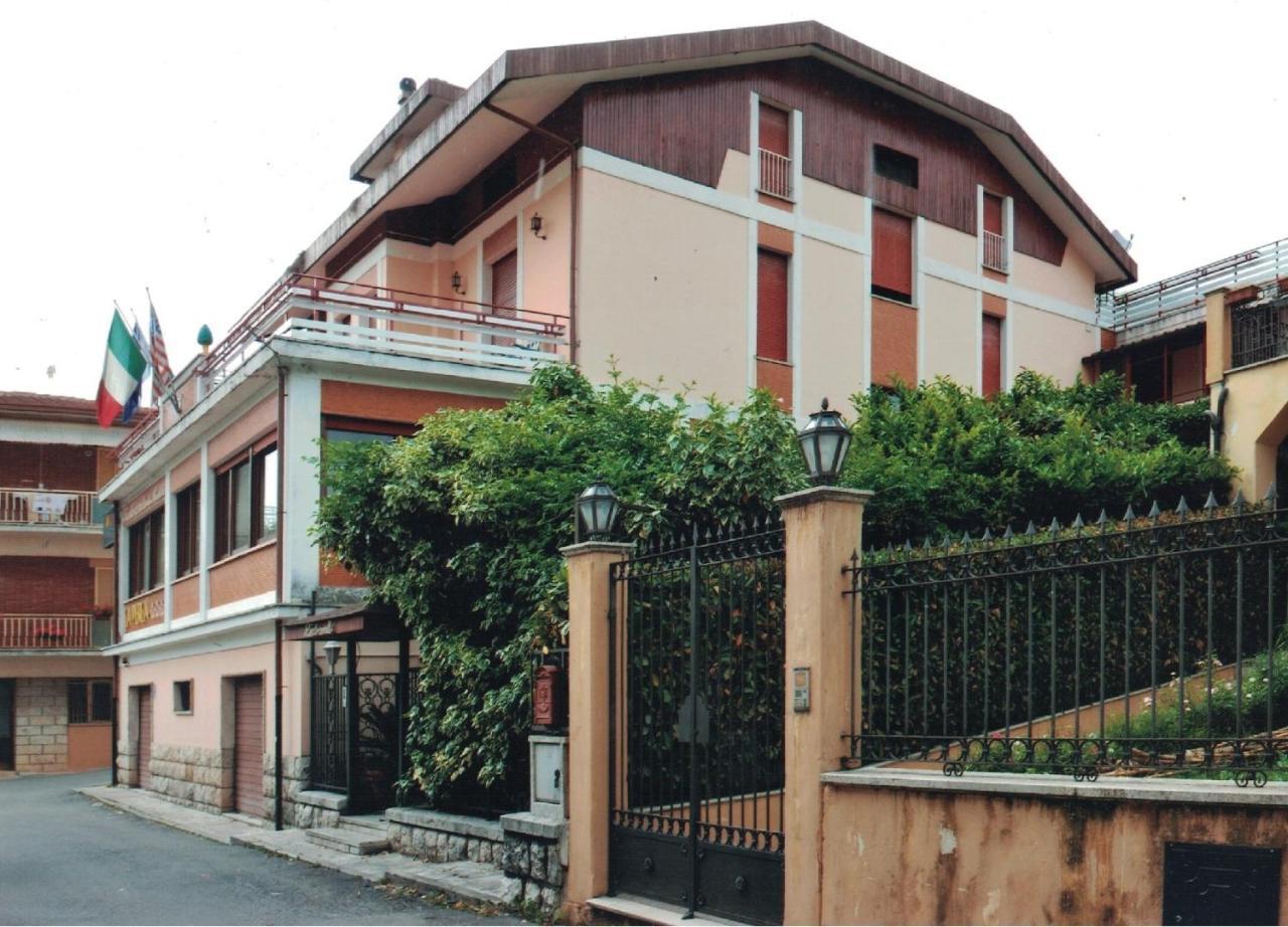 Albergo La Perla Civitella Roveto Bagian luar foto